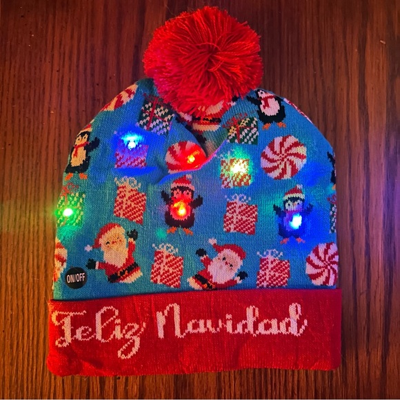 New LED Christmas Beanie With Pom Pom And 3 Flashing Modes - Picture 3 of 6